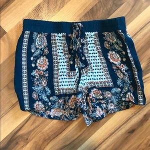 Comfy shorts with pretty flowers
